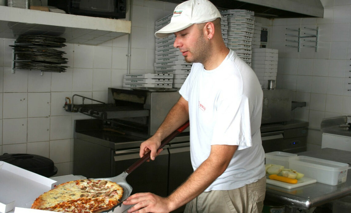 Restaurateurs : comment choisir votre meuble à pizza à roulette ?