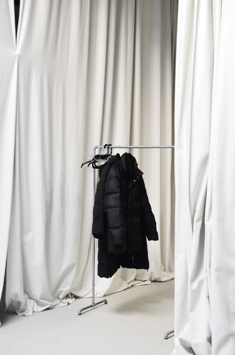 Comment teindre en noir un vêtement en coton